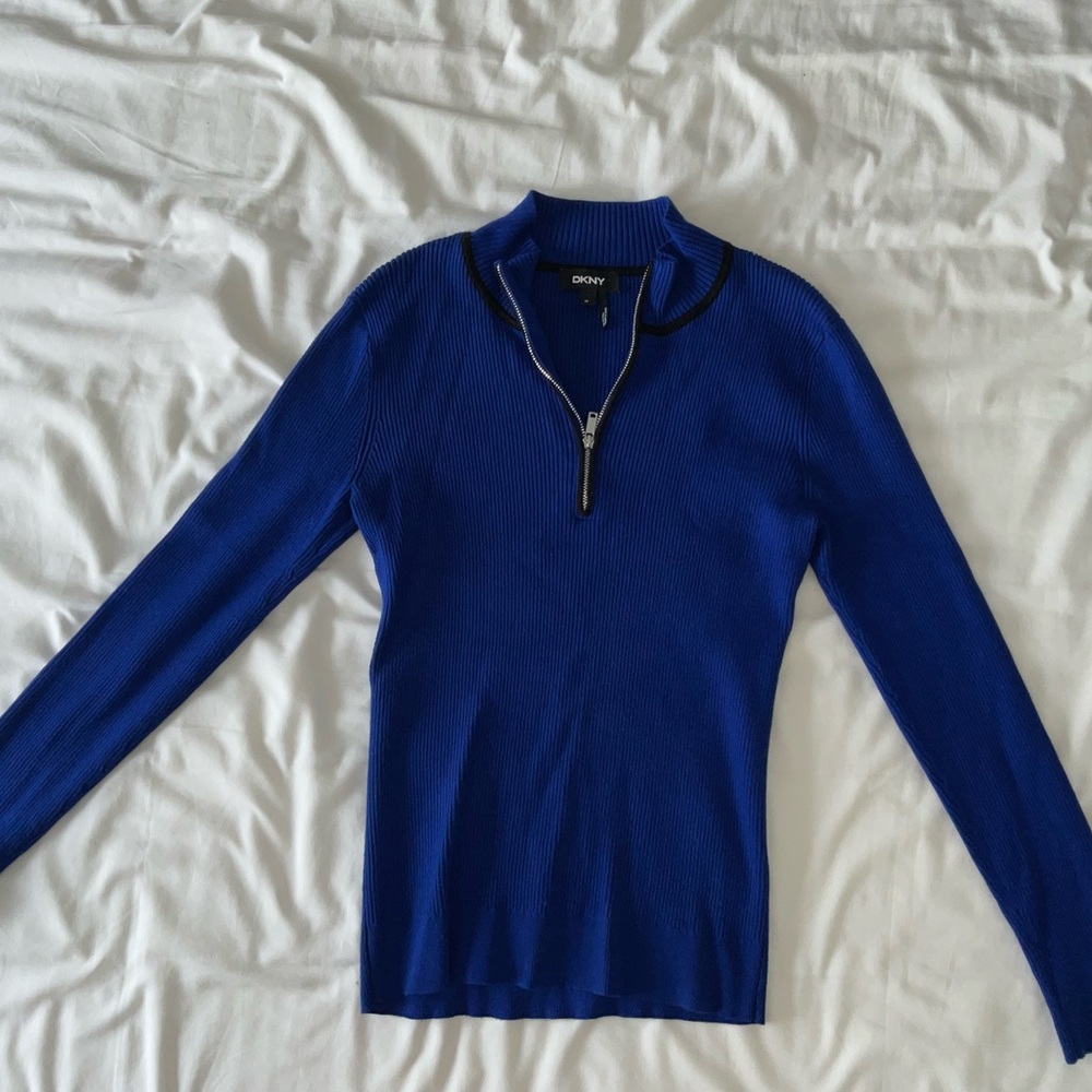 Like new blue knit zip up shirt